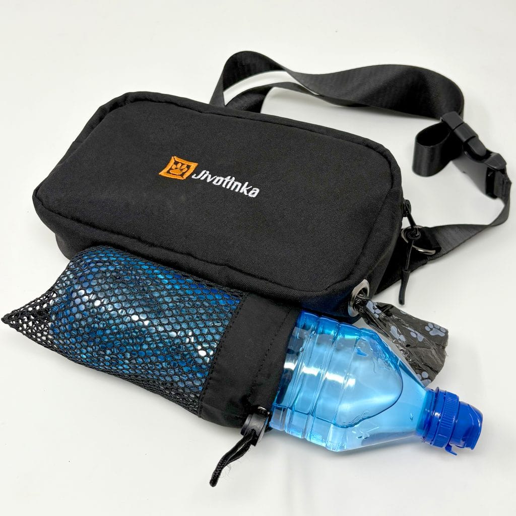 Функционална чанта за разходки и дресура на кучета – с джоб за бутилка и отделение за торбички