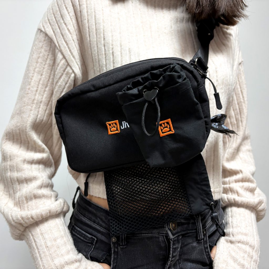 Чанта за разходки с куче Jivotinka – водоустойчива, с магнитно сакче и държач за бутилка